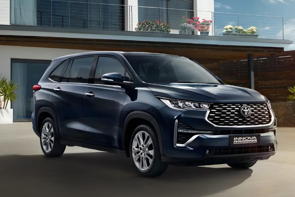 Toyota Innova Hycross